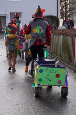 Fasnetsfreitag - Schnorren im Dörfle Mochenwangen